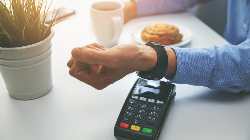 apple pay mobile banking near syracuse ny image of man paying with apple watch at restaurant