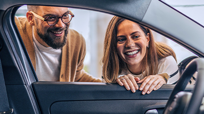 auto loans near syracuse ny from secny federal credit union couple car shopping