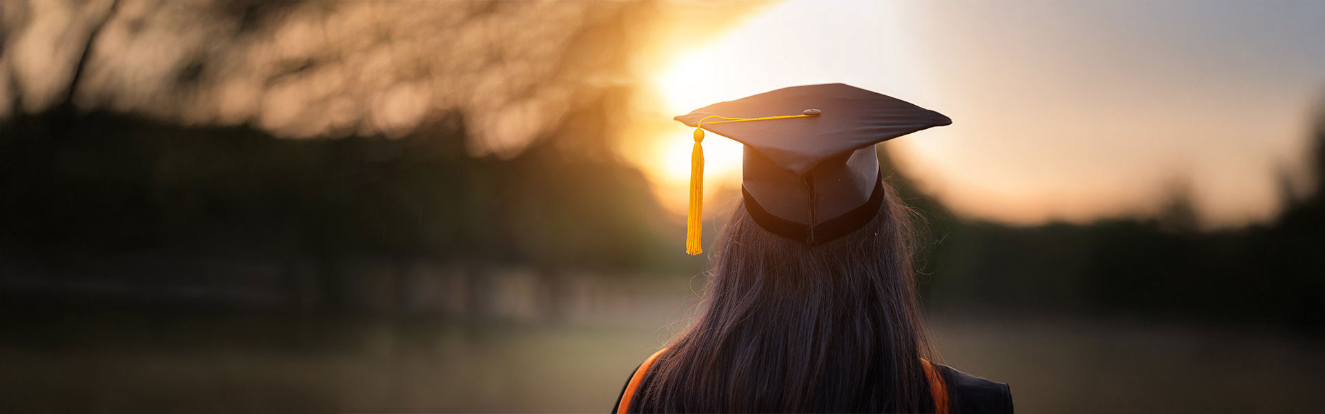 scholarship opportunities near syracuse ny from secny fcu student with graduation cap